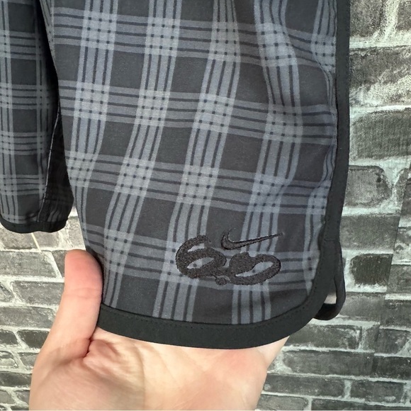 Nike 6.0 skateboarding board shorts black gray plaid swim - Picture 8 of 10